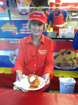  Carmel Dyer of Australian Battered Potatoes holds up this reporte'rs favorite of the evening, Australian battered potato with sweet chili and cream (hold the bacon).  Downright addictive if you ask me ;-)