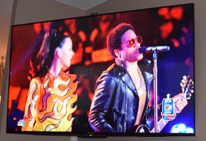 Katy Perry and Lenny Kravitz perform (NBC image)